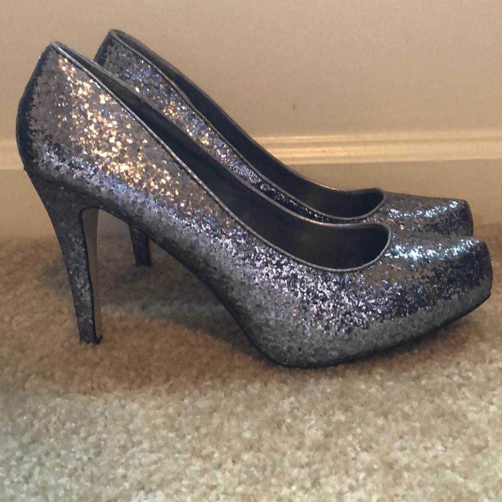Sparkly size 9 heels